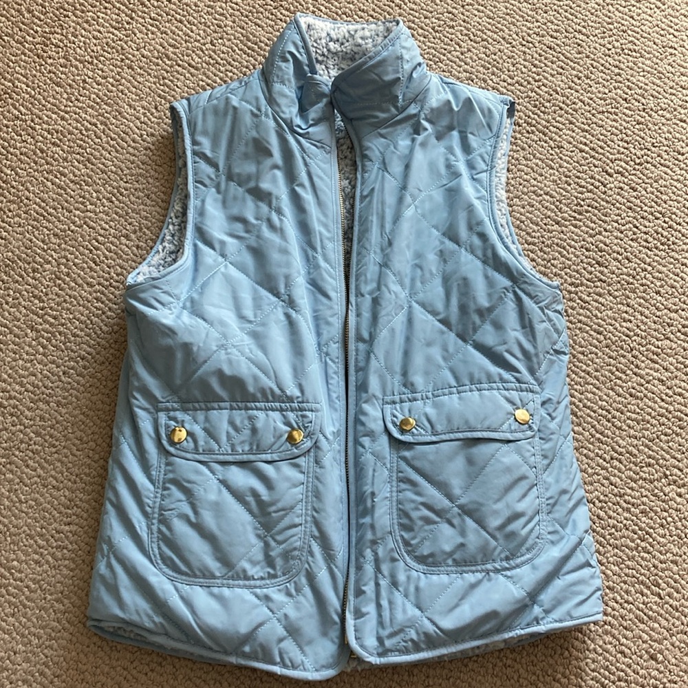 Reversible puffer vest